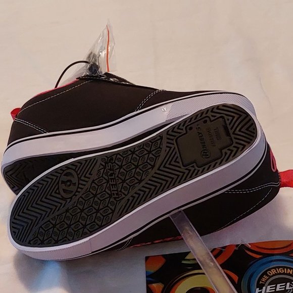 Heelys Girl's Pro 20 (Little Kid/Big Kid/Adult) Black/White/Pink 4 Big Kid - Picture 3 of 9